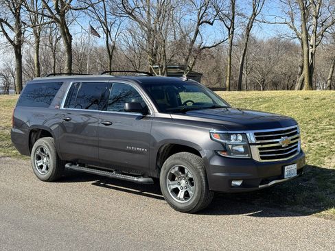 Used 2017 Chevrolet Suburban LT image 5
