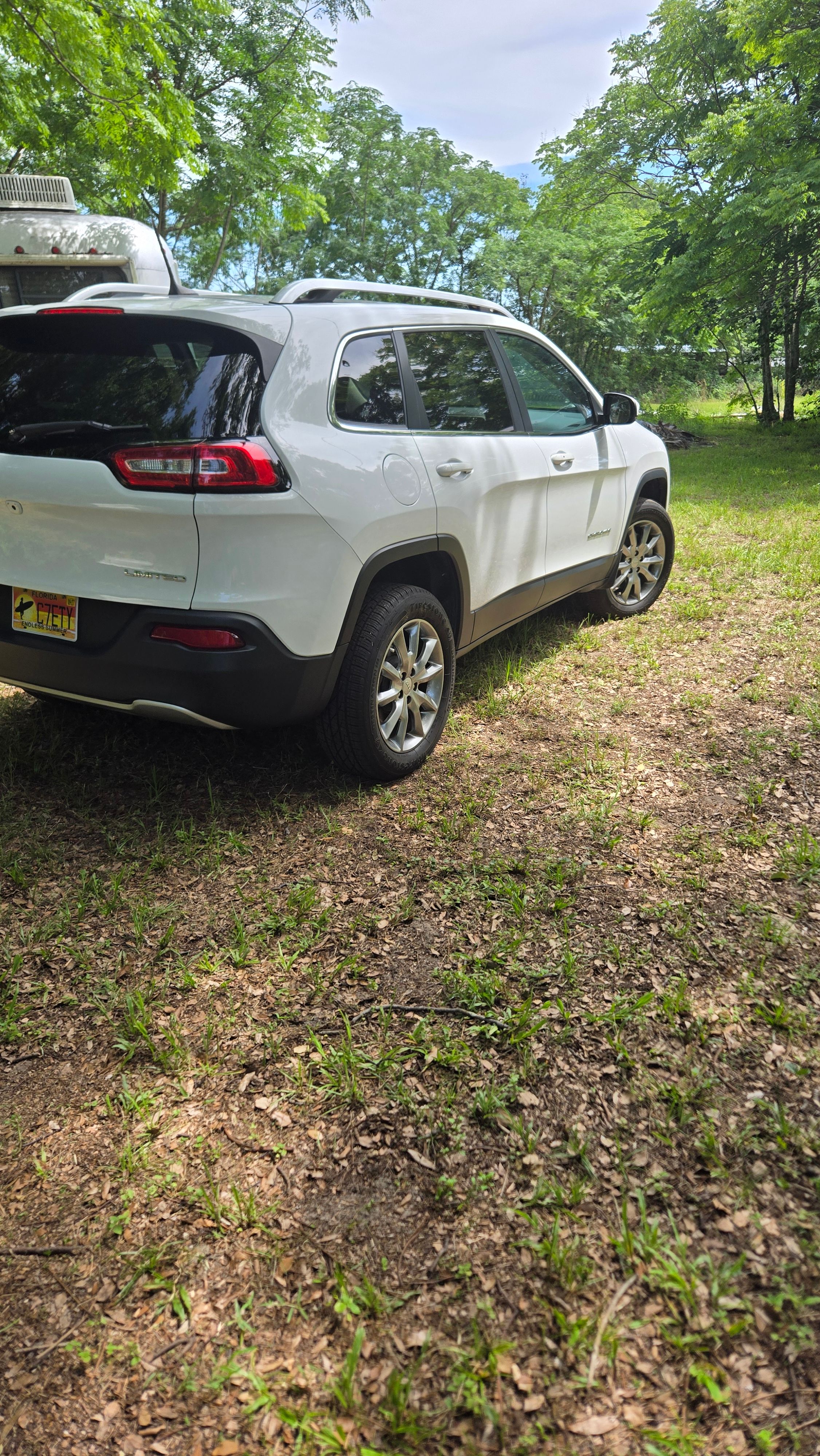 Used 2017 Jeep Cherokee Limited AWD/4WD image 6