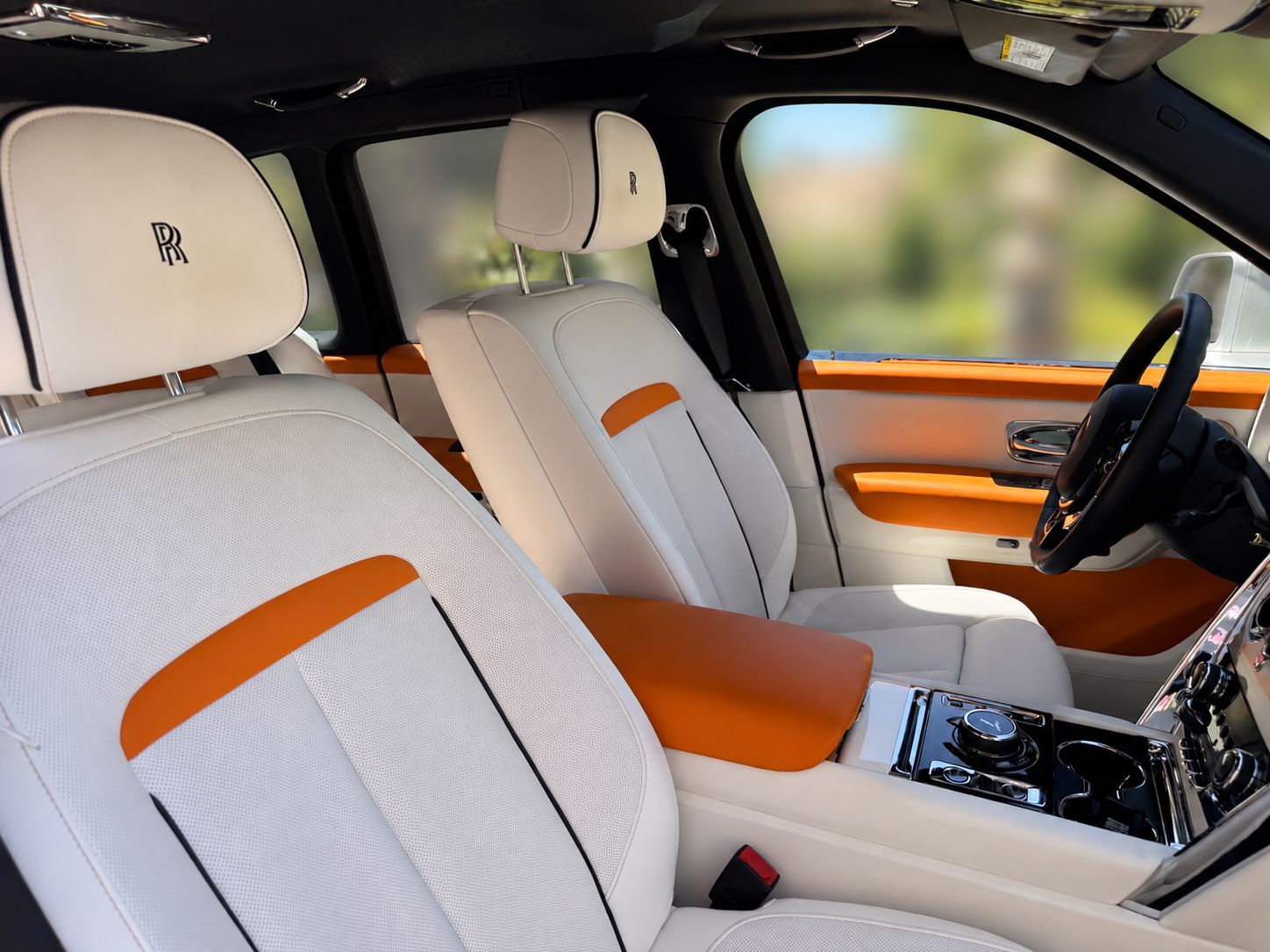 Used 2022 Rolls-Royce Cullinan w/ Cullinan Package AWD/4WD image 2
