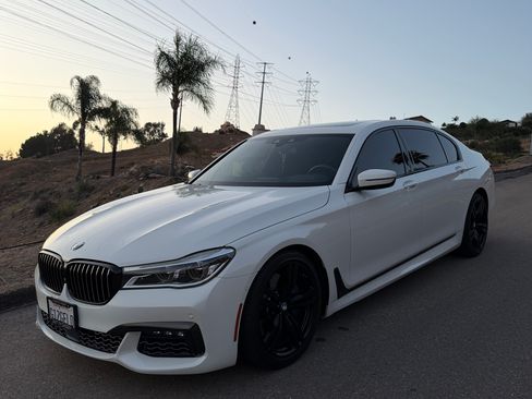 Used 2017 BMW 750i RWD image 1