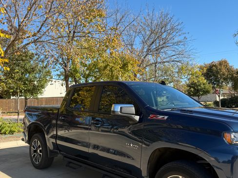 Used 2021 Chevrolet Silverado 1500 LT w/ Z71 Off-Road Package image 2