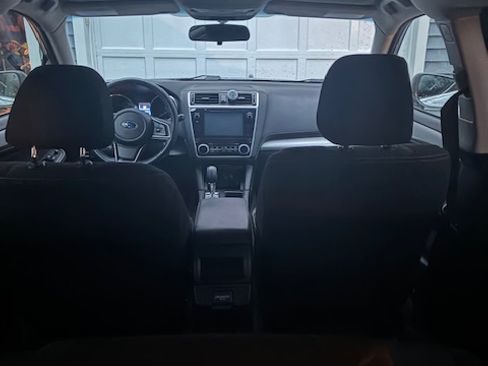 Used 2018 Subaru Outback 2.5i Premium image 23