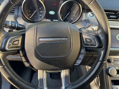 Used 2019 Land Rover Range Rover Evoque SE Premium image 13