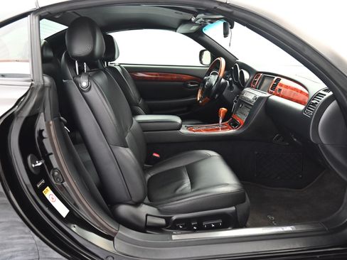Used 2010 Lexus SC 430 Convertible w/ Preferred Accessory Package RWD image 31
