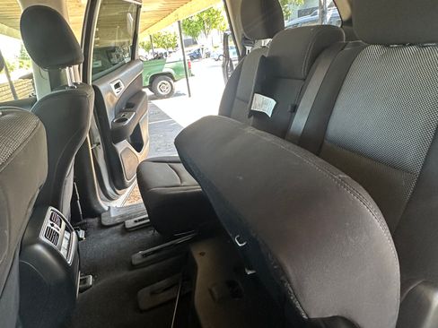 Used 2017 Nissan Pathfinder SV FWD image 17