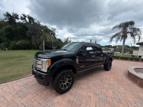 Used 2017 Ford F250 Platinum w/ Platinum Ultimate Package AWD/4WD image 2
