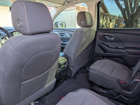 Used 2018 Chevrolet Traverse LT image 15