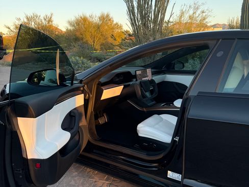 Used 2022 Tesla Model S Standard Range image 4