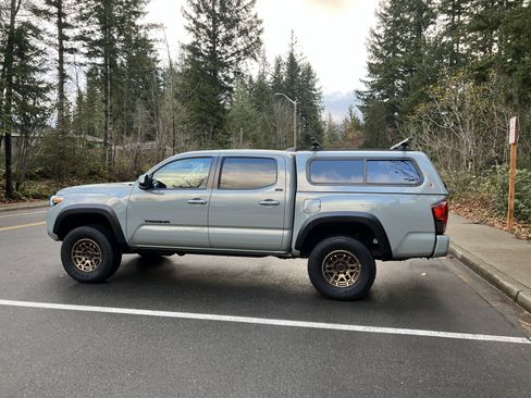 Used 2022 Toyota Tacoma SR5 image 1