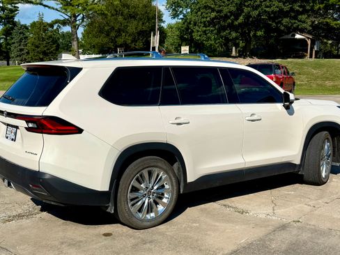 Used 2024 Toyota Grand Highlander AWD image 9