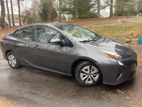 Used 2016 Toyota Prius Three Touring image 1