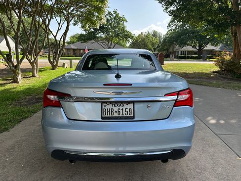 Used 2012 Chrysler 200 Limited FWD image 2