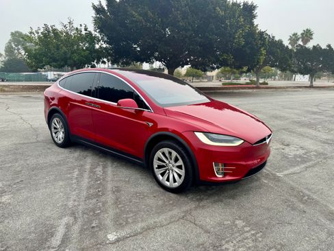Used 2017 Tesla Model X 75D image 2