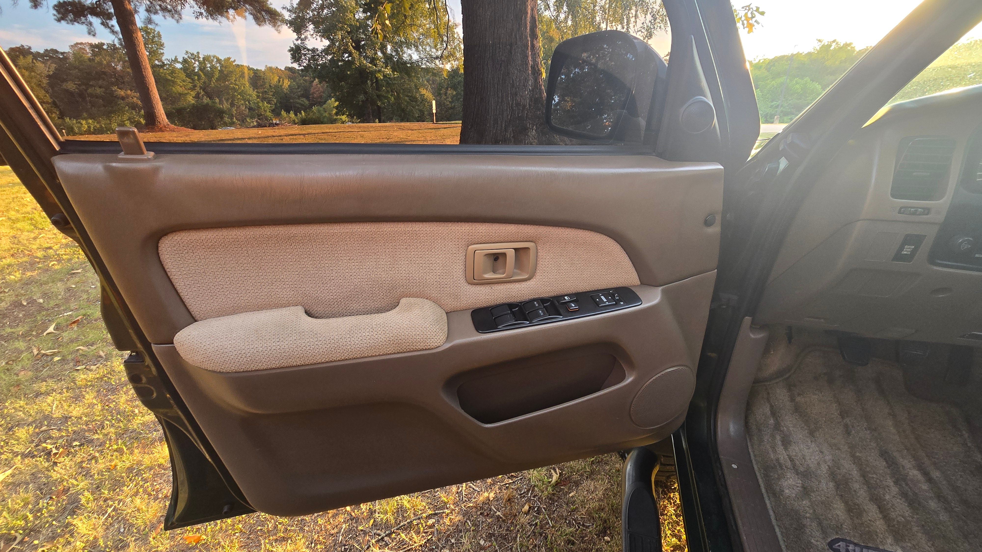 Used 2000 Toyota 4Runner SR5 AWD/4WD image 19