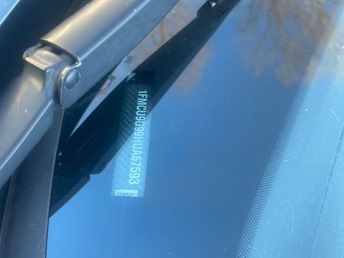 Used 2017 Ford Escape SE w/ Equipment Group 201A image 11