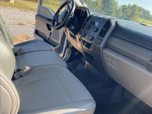 Used 2018 Ford F450 XL w/ Snow Plow Prep Package image 11