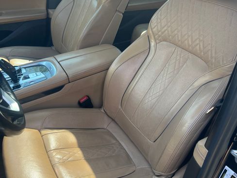 Used 2016 BMW 740i image 12