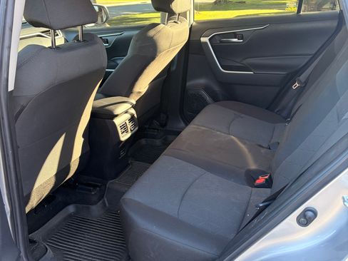 Used 2022 Toyota RAV4 XLE FWD image 5