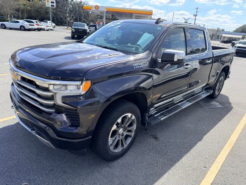 Used 2024 Chevrolet Silverado 1500 High Country w/ Technology Package image 4