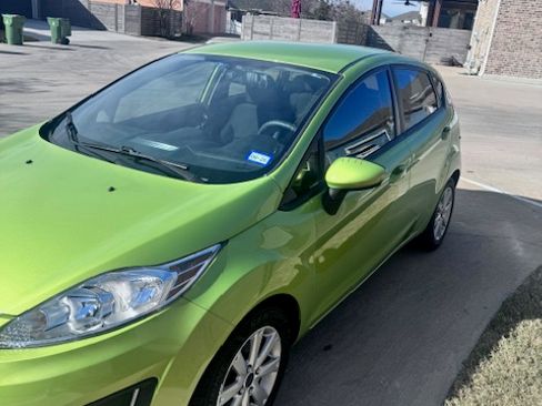 Used 2011 Ford Fiesta SE w/ 203A Rapid Spec Order Code image 2