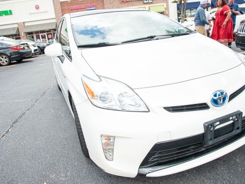 Used 2014 Toyota Prius Two image 2