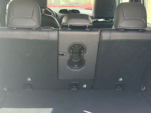 Used 2016 Jeep Renegade Limited FWD image 4