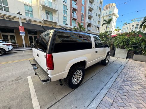 Used 1998 Chevrolet Tahoe 4WD 2-Door w/ Preferred Equipment Group 2 image 5