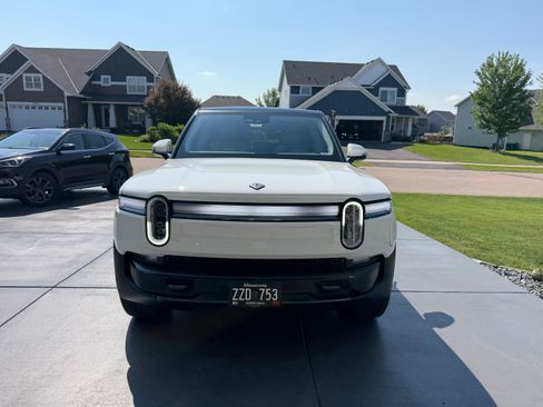 Used 2025 Rivian R1S Adventure AWD/4WD image 4