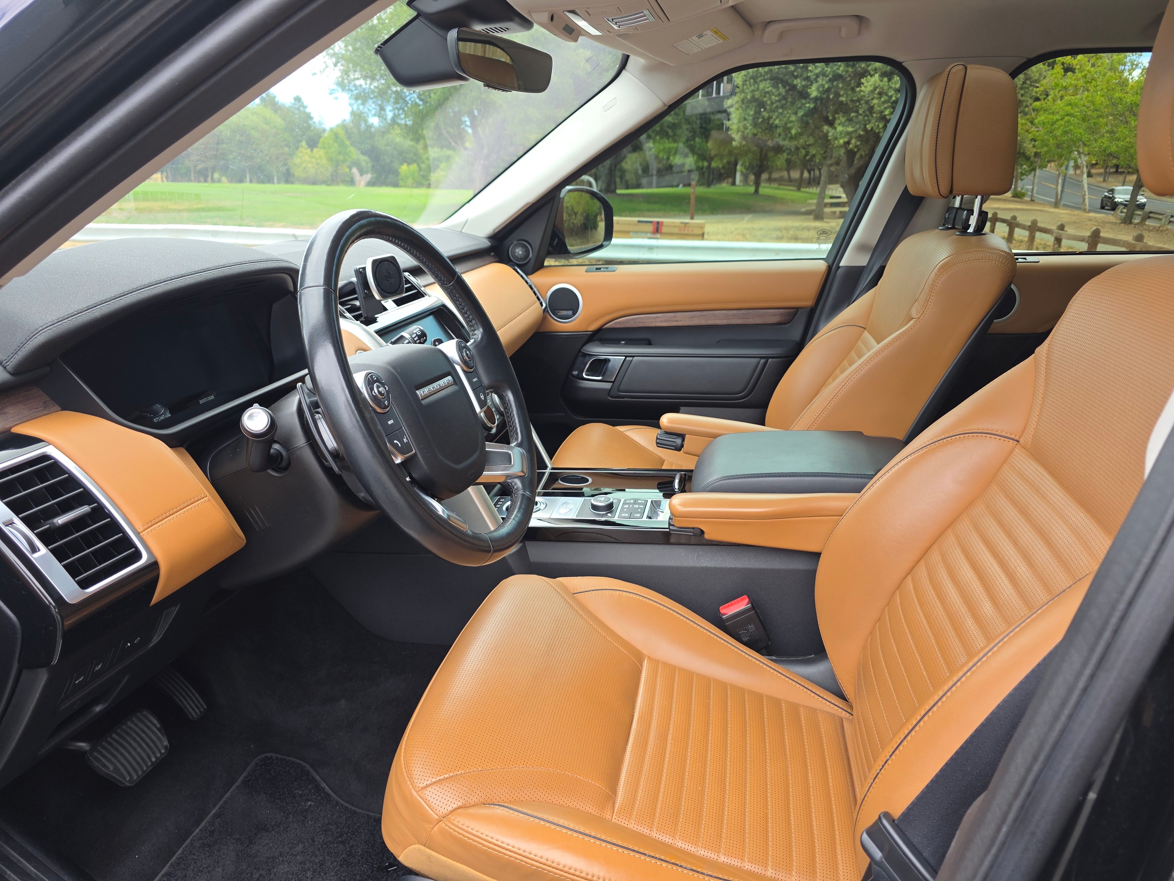 Used 2018 Land Rover Discovery HSE Luxury AWD/4WD image 13