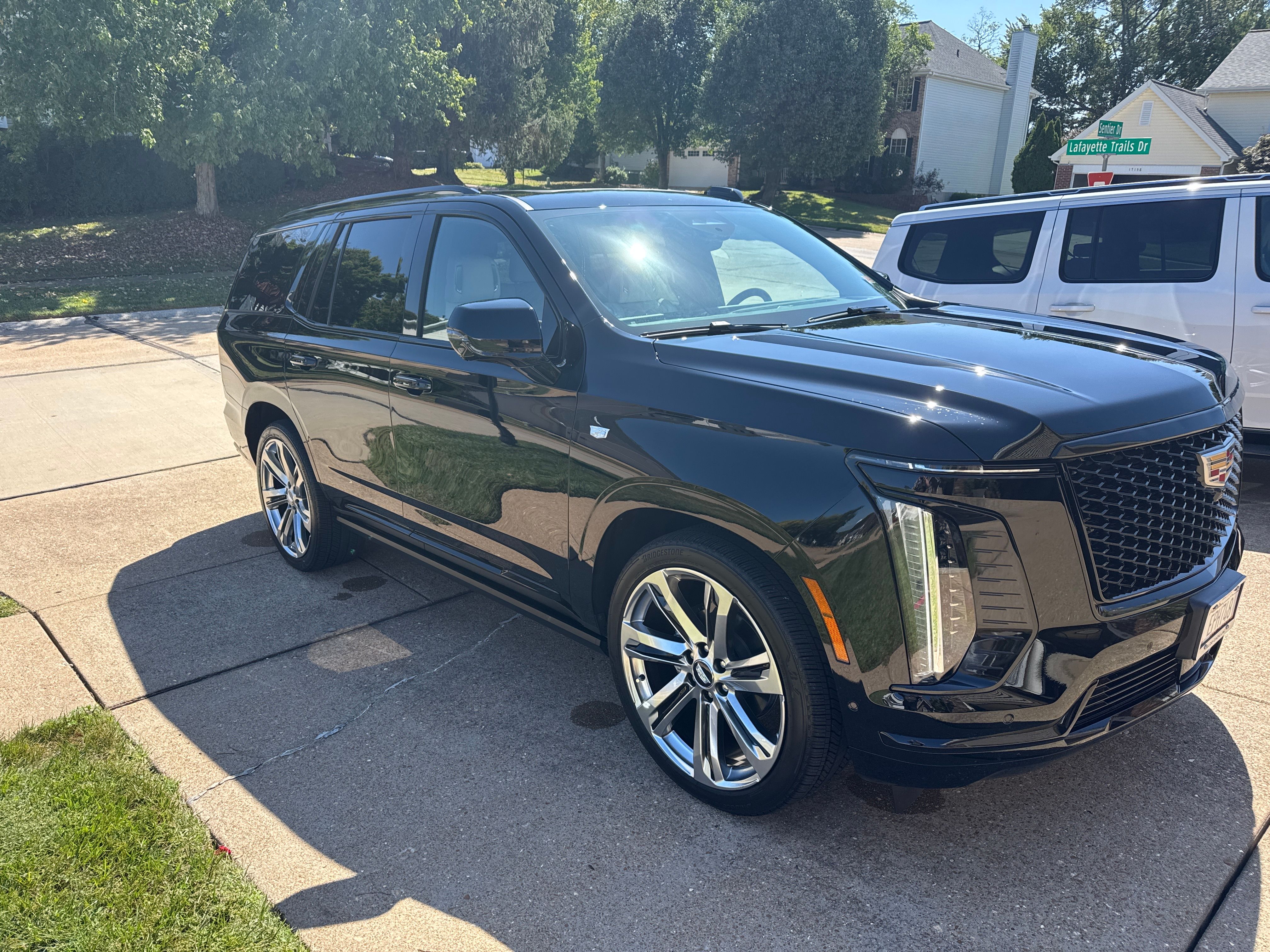 Used 2025 Cadillac Escalade Sport Platinum w/ LPO, Floor Liner Package AWD/4WD image 4
