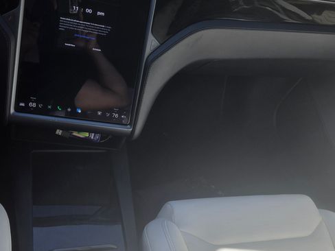 Used 2018 Tesla Model S 75D image 9