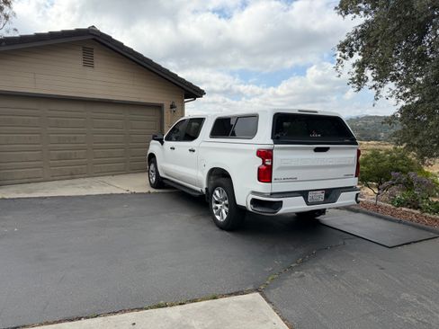 Used 2019 Chevrolet Silverado 1500 Custom w/ Custom Convenience Package RWD image 2