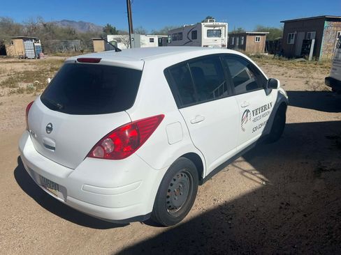 Used 2011 Nissan Versa 1.8 S image 5