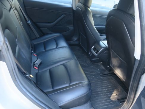 Used 2018 Tesla Model 3 Long Range image 22