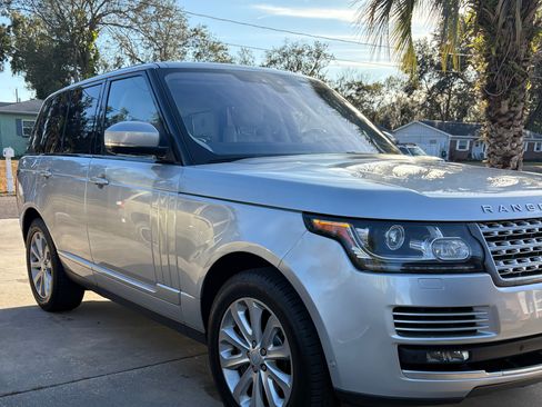 Used 2017 Land Rover Range Rover HSE image 2