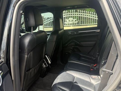 Used 2016 Porsche Cayenne AWD/4WD image 5
