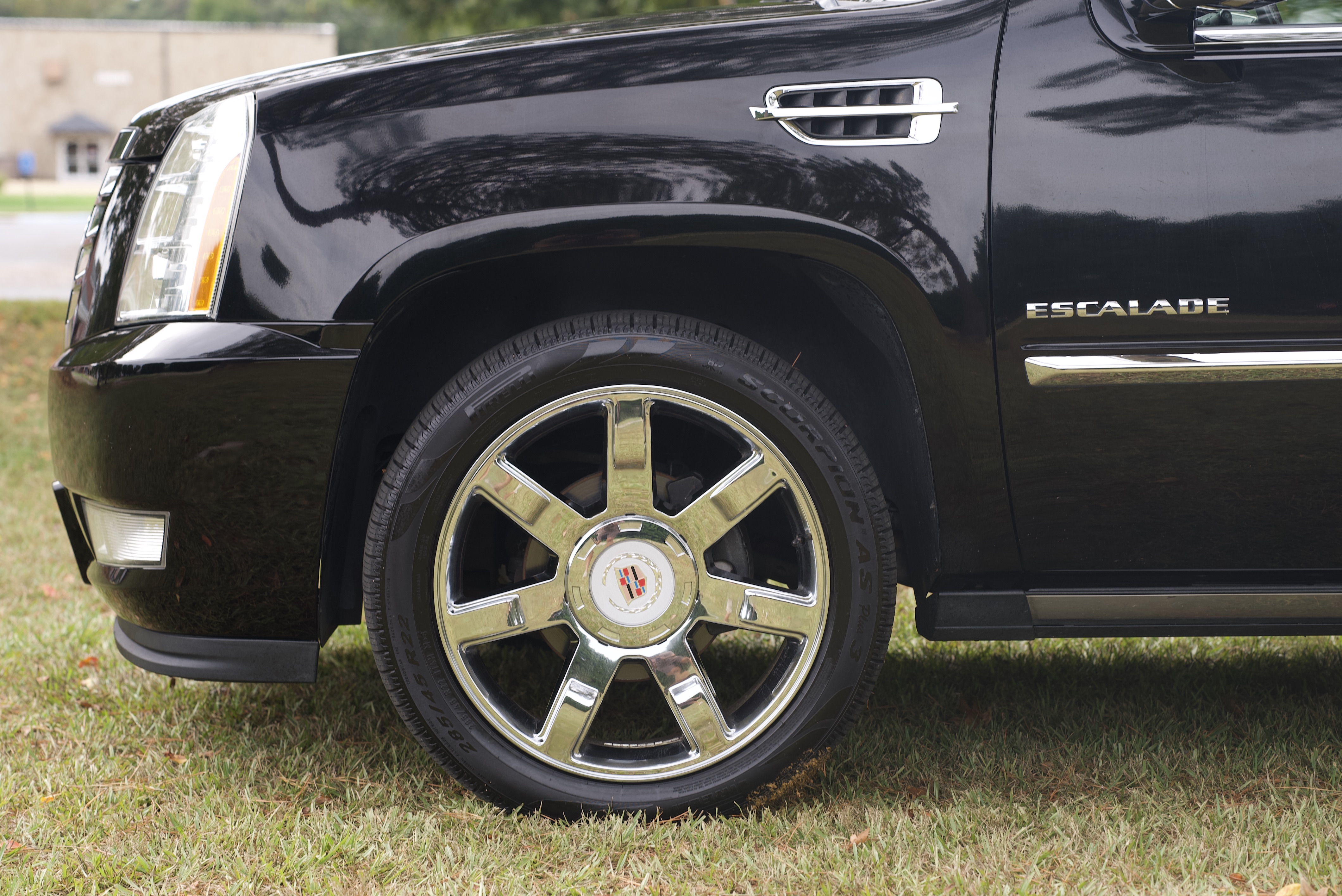 Used 2011 Cadillac Escalade Premium AWD/4WD image 15