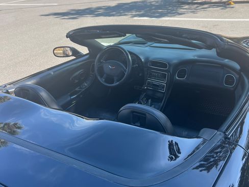 Used 2004 Chevrolet Corvette Convertible w/ Preferred Equipment Group image 23