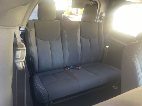 Used 2016 Jeep Wrangler Sahara w/ Connectivity Group image 13