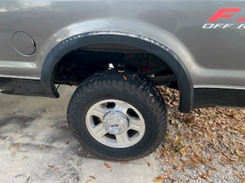 Used 2006 Ford F350 Lariat image 2