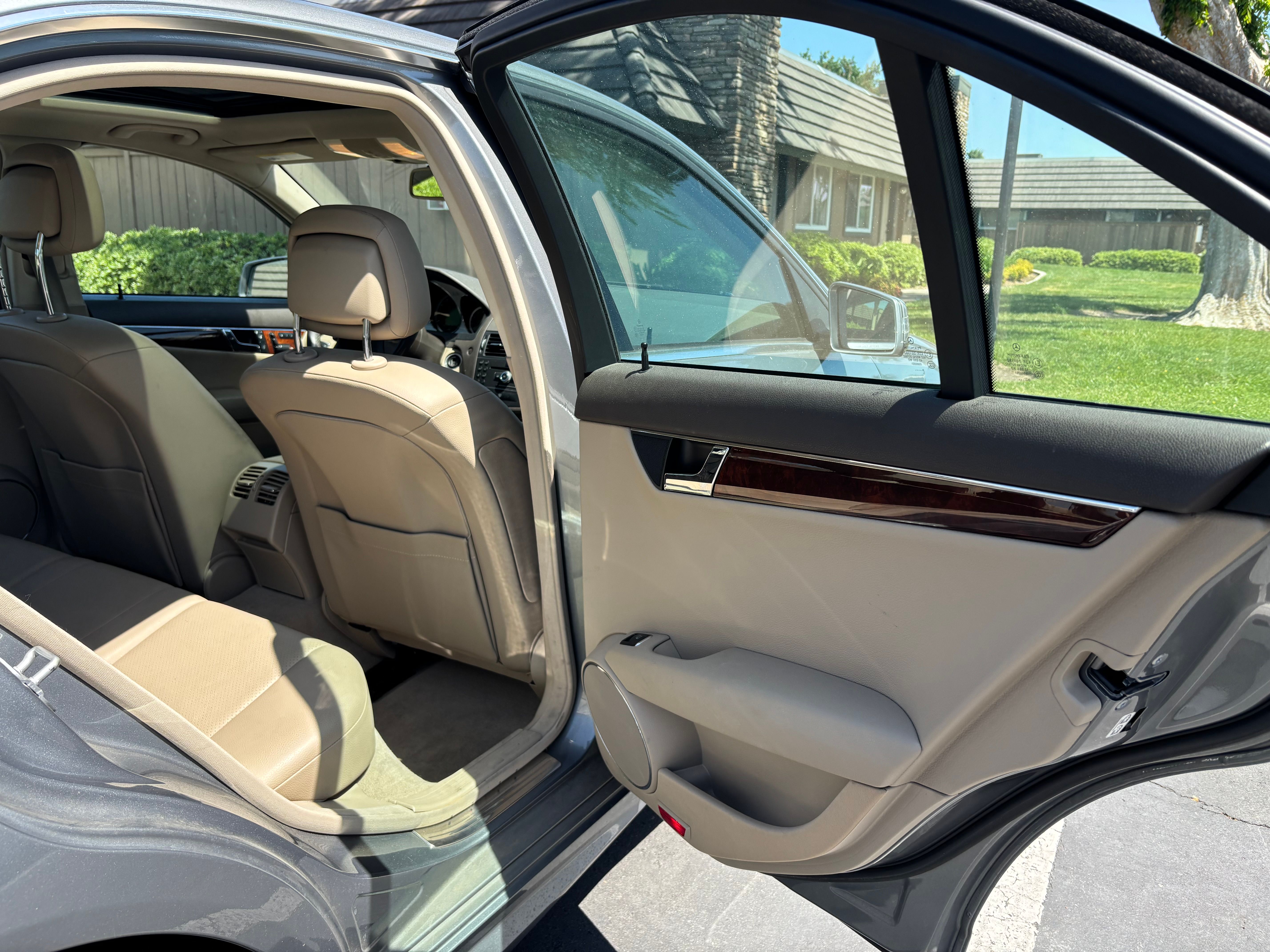 Used 2011 Mercedes-Benz C 300 Sedan image 19