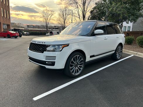 Used 2016 Land Rover Range Rover HSE image 4