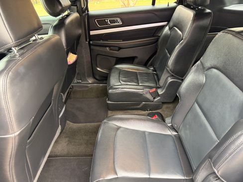 Used 2016 Ford Explorer XLT w/ Equipment Group 202A image 6