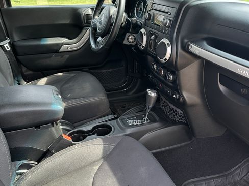 Used 2014 Jeep Wrangler Unlimited Sahara w/ Connectivity Group image 11