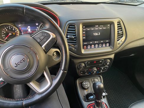 Used 2020 Jeep Compass Trailhawk image 8