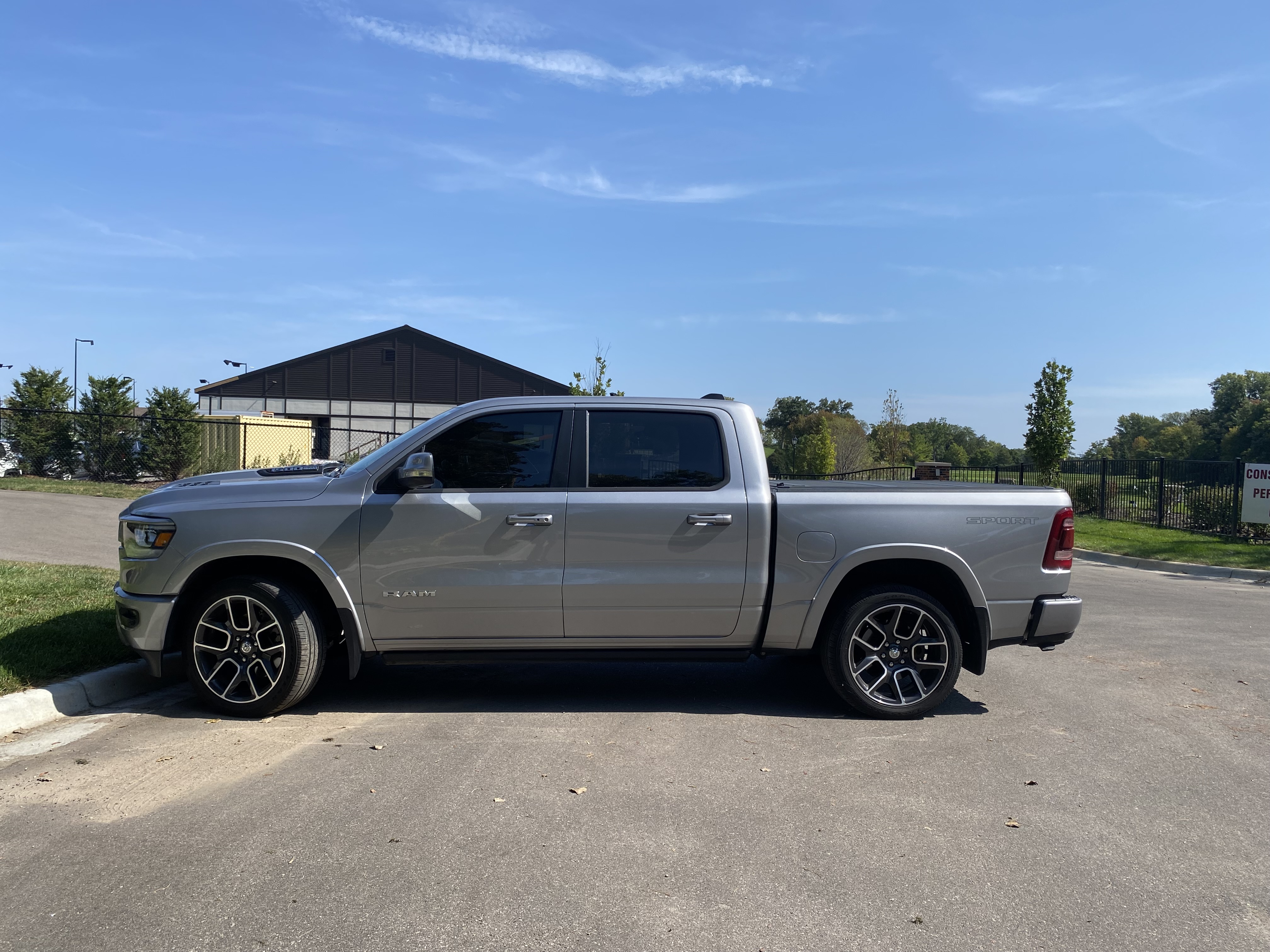 Used 2021 RAM 1500 Laramie AWD/4WD image 5