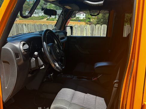 Used 2012 Jeep Wrangler Unlimited Sport AWD/4WD image 5