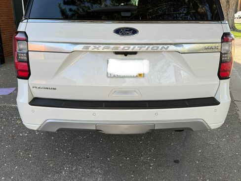 Used 2020 Ford Expedition Max Platinum image 2