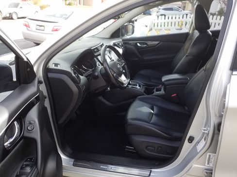 Used 2017 Nissan Rogue Sport SL w/ SL Premium Package image 14