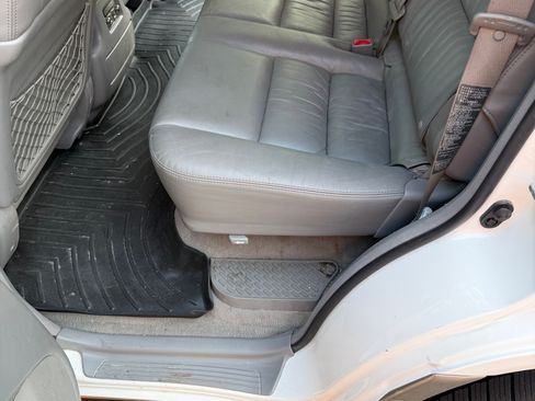 Used 2005 Toyota Land Cruiser AWD/4WD image 10
